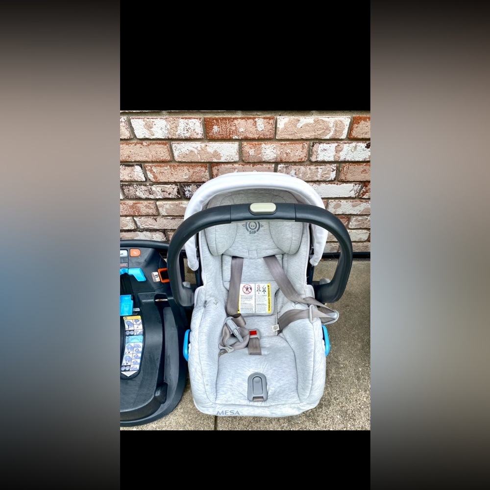 Uppababy Mesa car seat & base